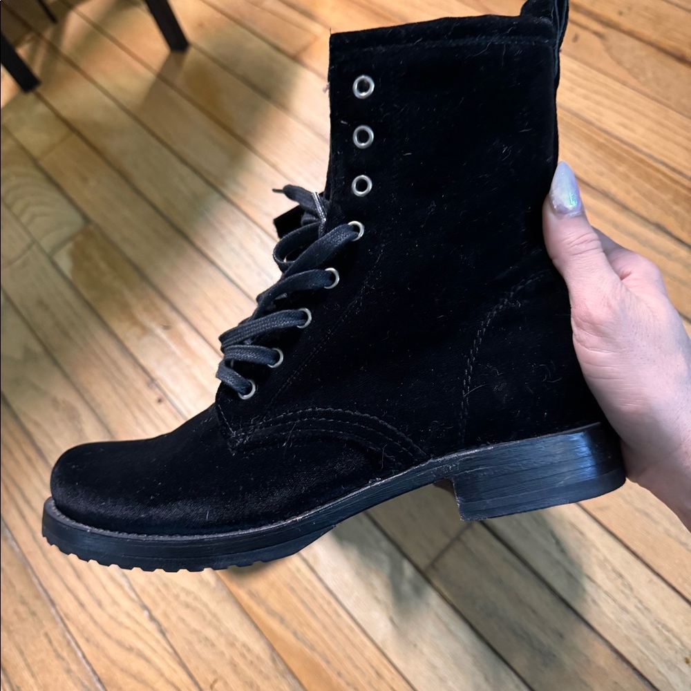 Rare Frye velvet Carson boot worn once!